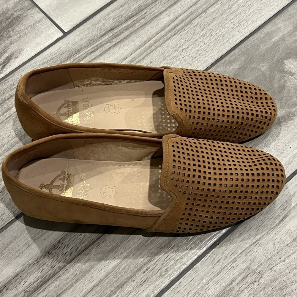 Crown Vintage Flats Women's Size 9 Suede Leather Tan Round Toe Slip-on